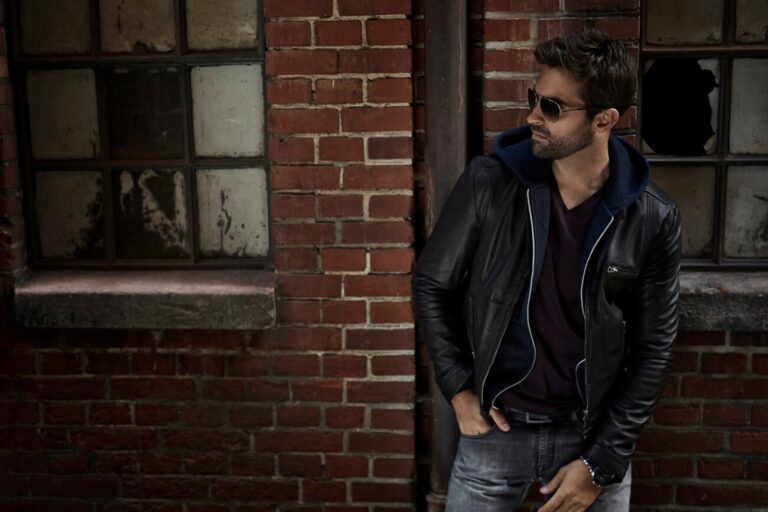 How one can Model a Hooded Leather-based Jacket to Rock the Avenue Informal Look?