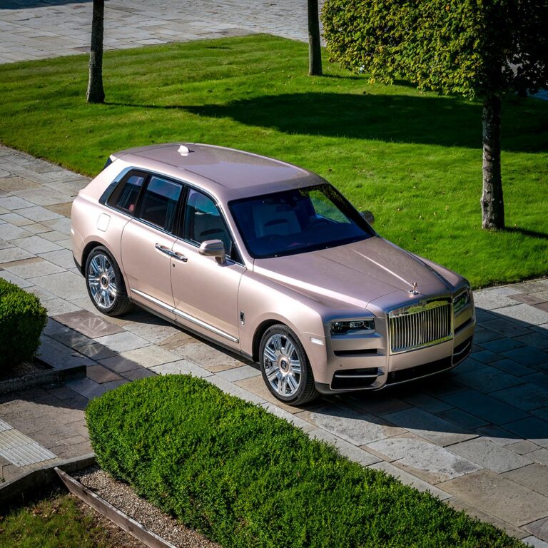 Bespoke Pearl Rolls-Royce Cullinan has an Unique Paint Shade in contrast to every other