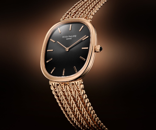 Patek Philippe’s Ref. 5378/1R-001 Goes For Gold With New Bracelet